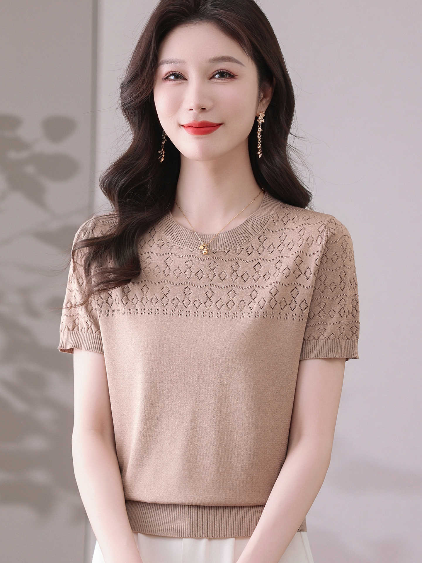 라이 경기 서울 주간 실크 새로운 여름 루즈핏 여성 라운드 넥 얇은 반팔 단색 홀로우 아웃 티셔츠 얼음 실크 뽕나무 누에 실크 맨위