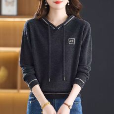 批发高档连帽针织打底衫上衣女中年<b class='q'>妈妈</b>秋冬新款大码休闲遮肉洋气毛衣