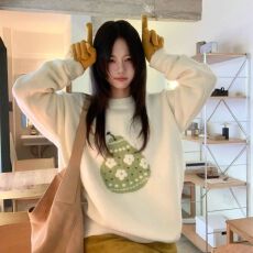 批发韩式<b class='q'>可爱</b>风梨子刺绣毛衣女宽松慵懒风减龄针织衫秋冬上衣内搭打底
