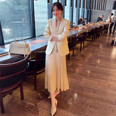 批发秋日穿搭一整套<b class='q'>大码</b>胖mm<b class='q'>西装</b>外套马甲百褶半裙轻熟时尚三件套装女