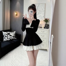 批发秋冬新款法式气质轻奢御姐风撞色方领<b class='q'>连衣裙</b>女收腰拼接<b class='q'>百褶</b>短裙子