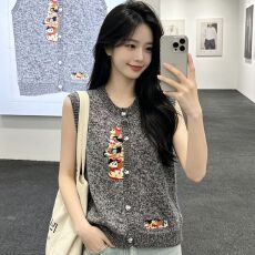 批发秋<b class='q'>冬</b>新款圆领小狗针织开衫背心马甲气质宽松女百搭毛衣马夹