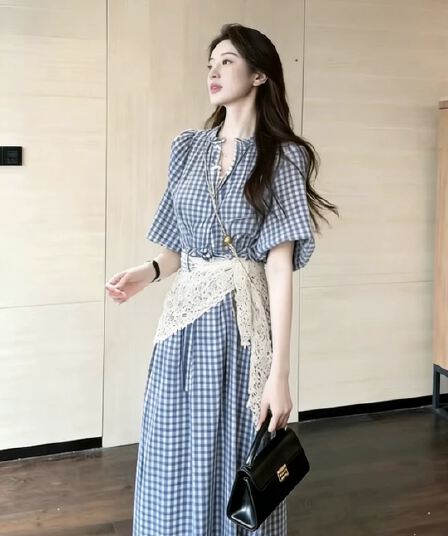 파란색 체크무늬 여성 드레스 2026 여름 새로운 올해 인기 폭발 자이언트 잘 생긴 도파민 꼬집기 허리 치마