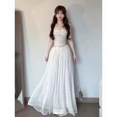 批发初恋小白裙女夏法式<b class='q'>蕾丝</b>拼接吊带<b class='q'>连衣裙</b>度假风纯欲高级感露背长裙