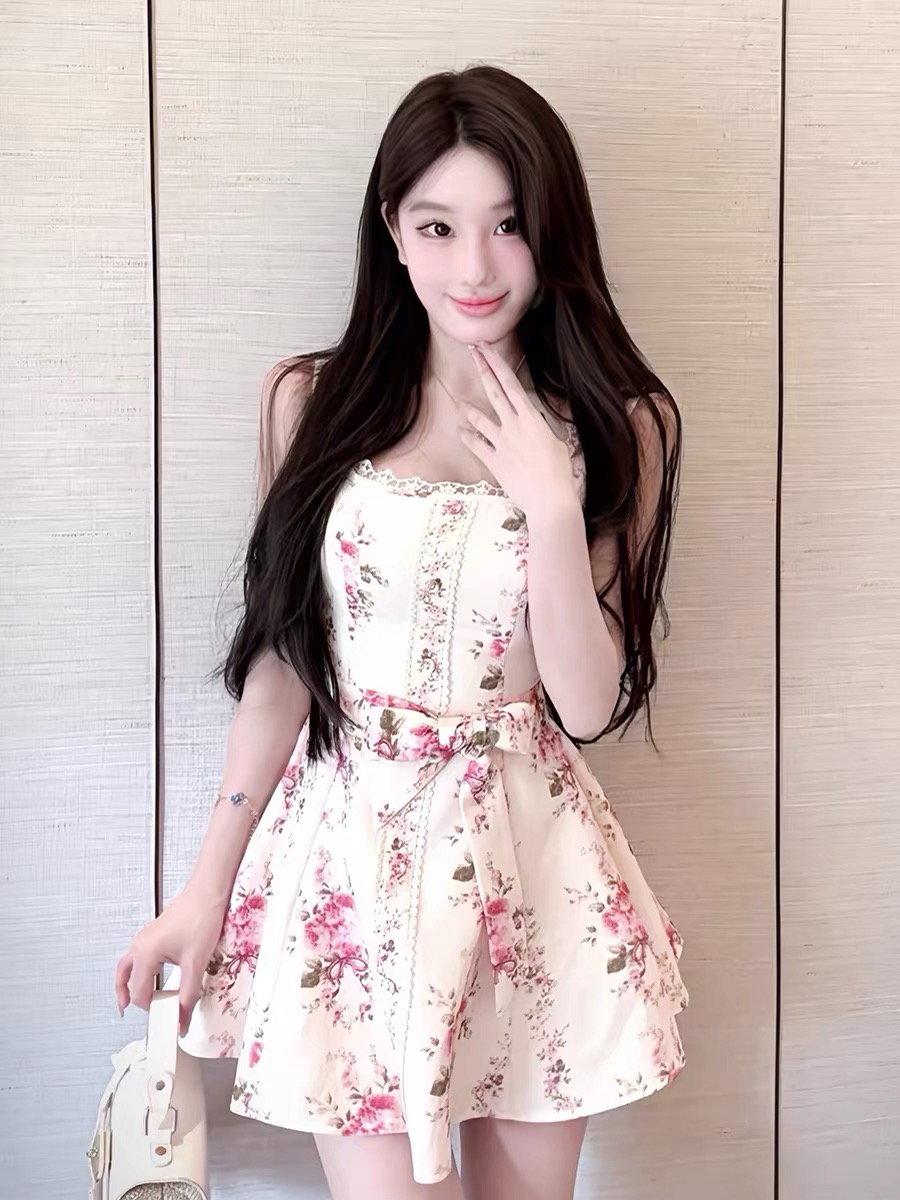 우유 화이트 장미 품격 패션 슬립 민소매 드레스 꼬집기 허리 슬림해 보이는 작은 대중 디자인 센스 아름다운 연령 감소 미니 스커트