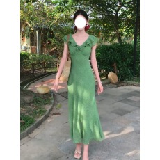 批发绿色气质V领荷叶边茶歇<b class='q'>连衣裙</b>女装2026夏季新款度假高级收腰长裙
