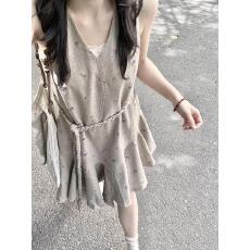 批发复古碎花<b class='q'>连衣裙</b>女夏无袖系带收腰<b class='q'>荷叶边</b>不规则设计感度假风吊带裙