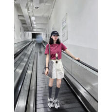 批发2026新款夏季简约休闲<b class='q'>运动</b>套装<b class='q'>女</b>时尚大气正肩短袖<b class='q'>短裤</b>两件套装