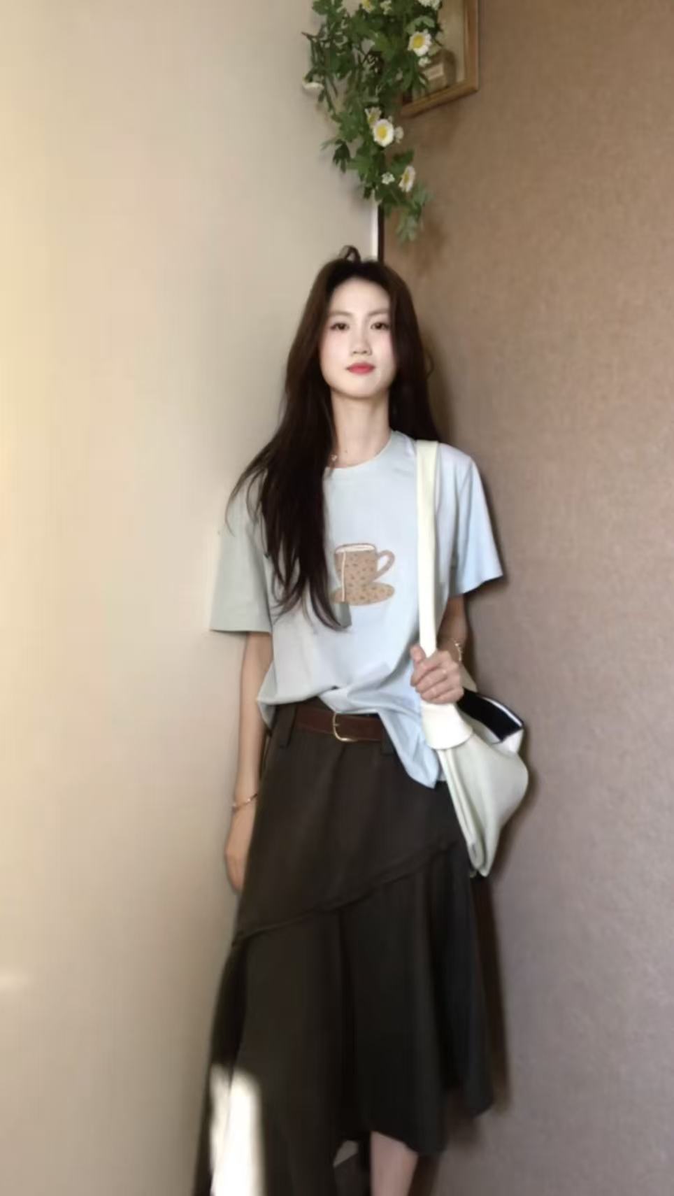 찻잔 프린트 반팔 티셔츠 여성 여름 예술 건강 루즈핏 슬림해 보이는 아메리칸 레트로 불규칙 반신 치마 세트