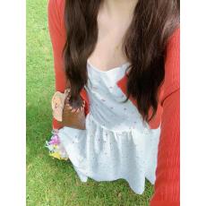 批发白色碎花吊带连衣裙女夏季穿搭开衫两件套装早<b class='q'>秋</b>漂亮掐腰长裙子