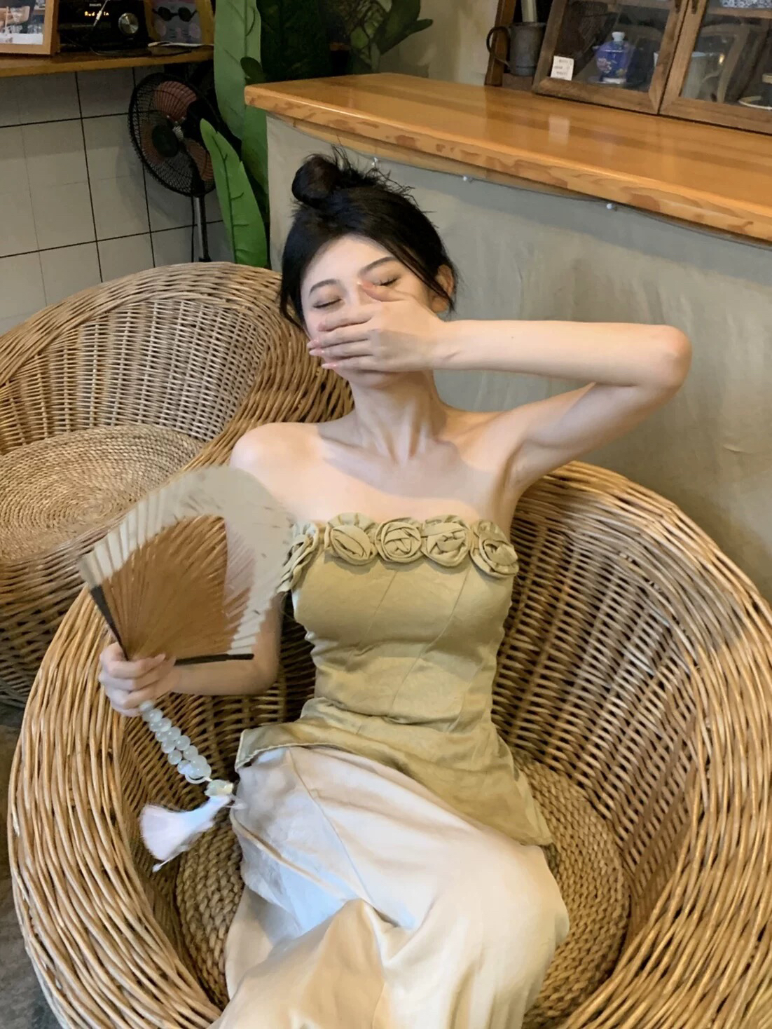 beloved 천 골드 골드 순수한 욕망 3 차원 꽃 불규칙 새로운 중식 자카드 트임 오프숄더 민소매 맨위 여성