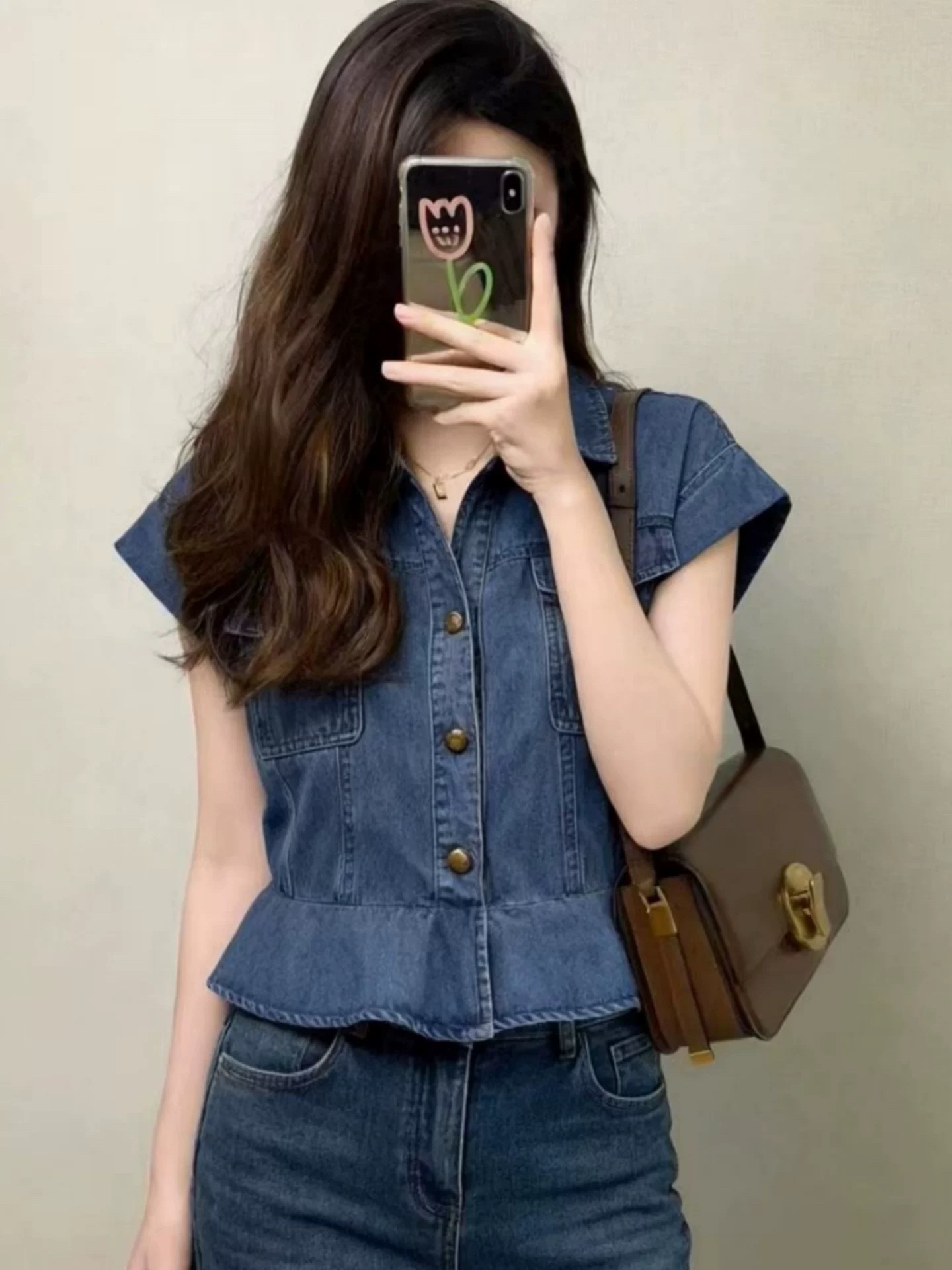 세련된 품격 캐주얼 고급 센스 다용도 2026 여름 새로운 파란색 폴로 칼라 프릴 쇼트 스타일 데님 맨위