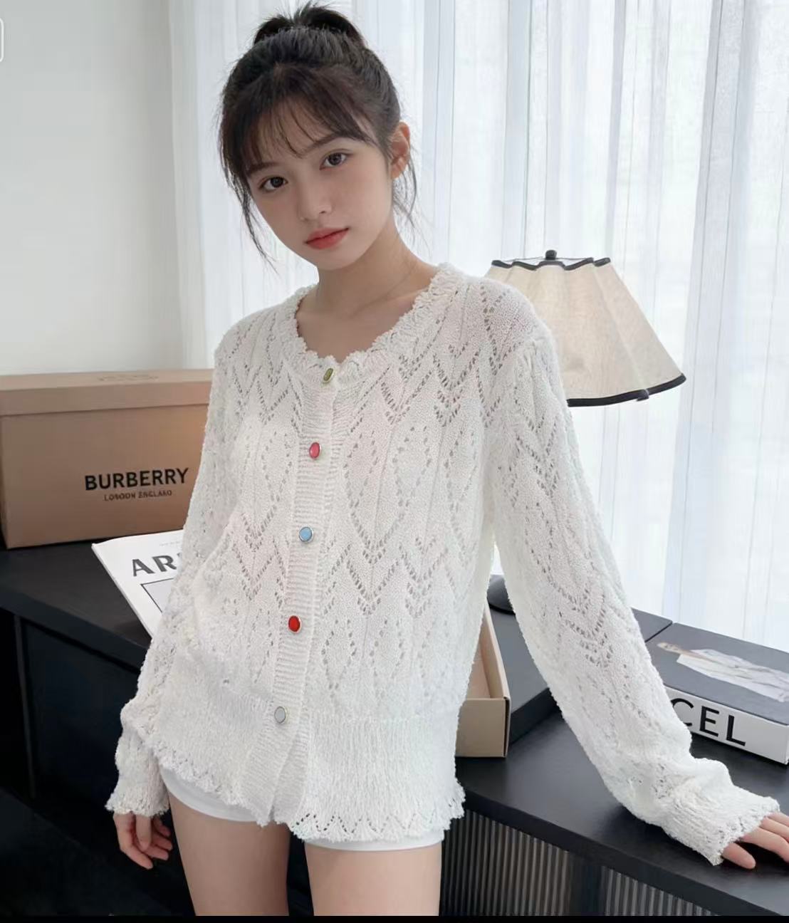 실사 봄 새로운 홀로우 아웃 니트 스웨터 여자 출퇴근 디자인 센스 다용도 맨위 슬림해 보이는 니트 오픈 가디건