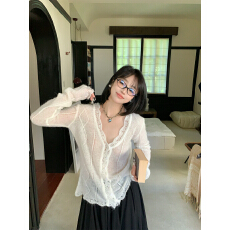 批发<b class='q'>韩版</b>花边针织衫女秋冬新款收腰遮肉内搭长袖V领上衣小众通勤休闲