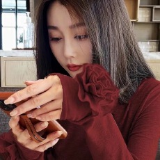 批发打底衫长袖<b class='q'>T</b><b class='q'>恤</b>女高级感时尚内搭别致洋气<b class='q'>花朵</b>袖子修身上衣