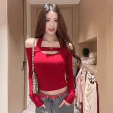 批发2026早春新款韩系纯欲性感镂空一字领露肩长袖<b class='q'>T</b><b class='q'>恤</b>