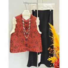 批发冬季加棉加厚新中式女装新<b class='q'>春</b>红提花马甲R毛领宽松保暖款上衣马夹