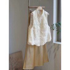 批发新中式温柔风精致米黄立体蕾丝刺绣马甲女国风提花无袖坎肩立领<b class='q'>春</b>