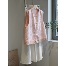 批发2026<b class='q'>春</b>款新中式樱花浅粉提花马甲女珍珠盘扣国风叠穿背心无袖坎肩