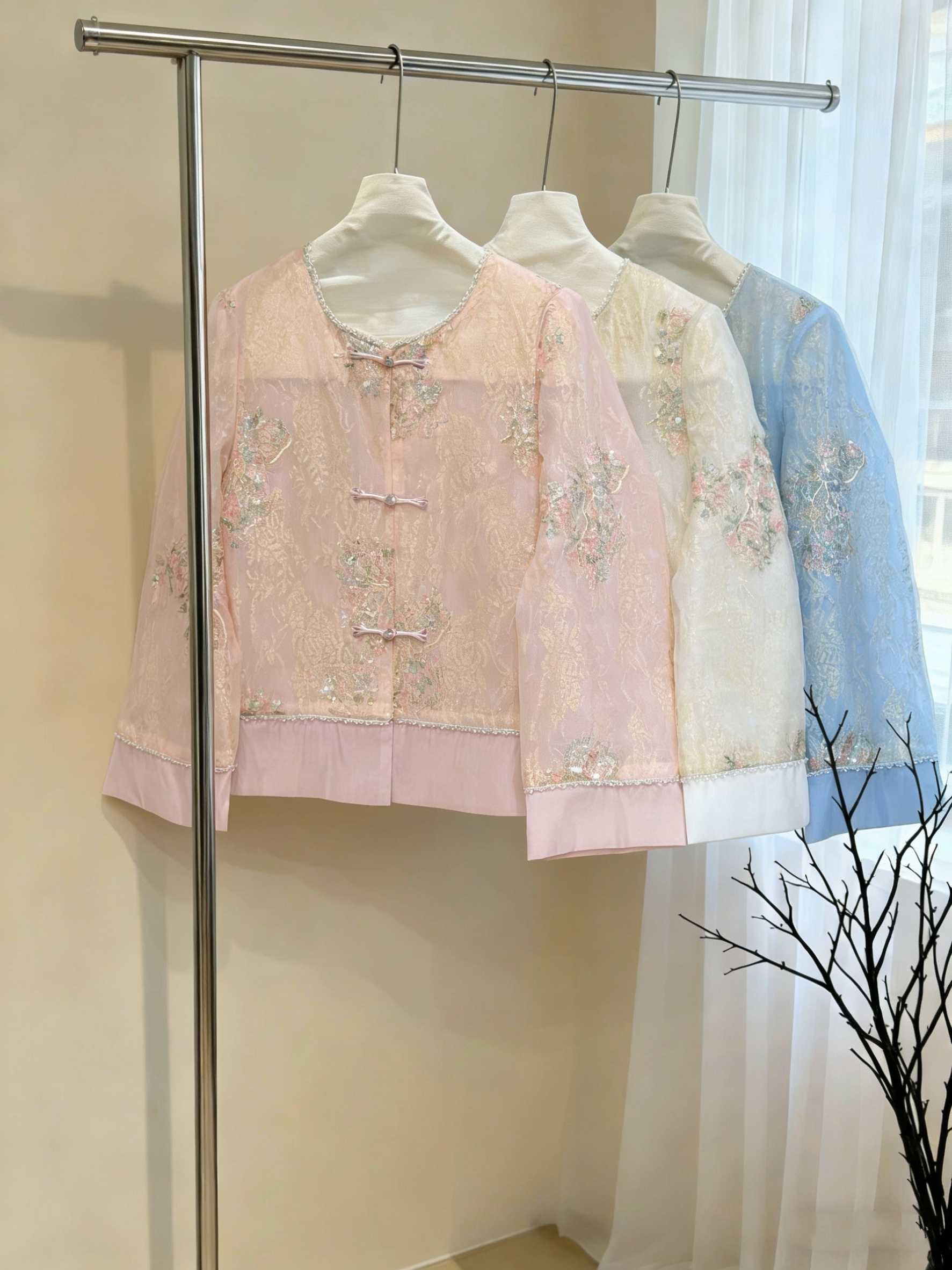 실사 새로운 중식 무거운 작업 비즈 박기 자수 유럽 오간자 얇은 스타일 여성 코트 2026 여름 품격 긴팔 자외선 차단 맨위