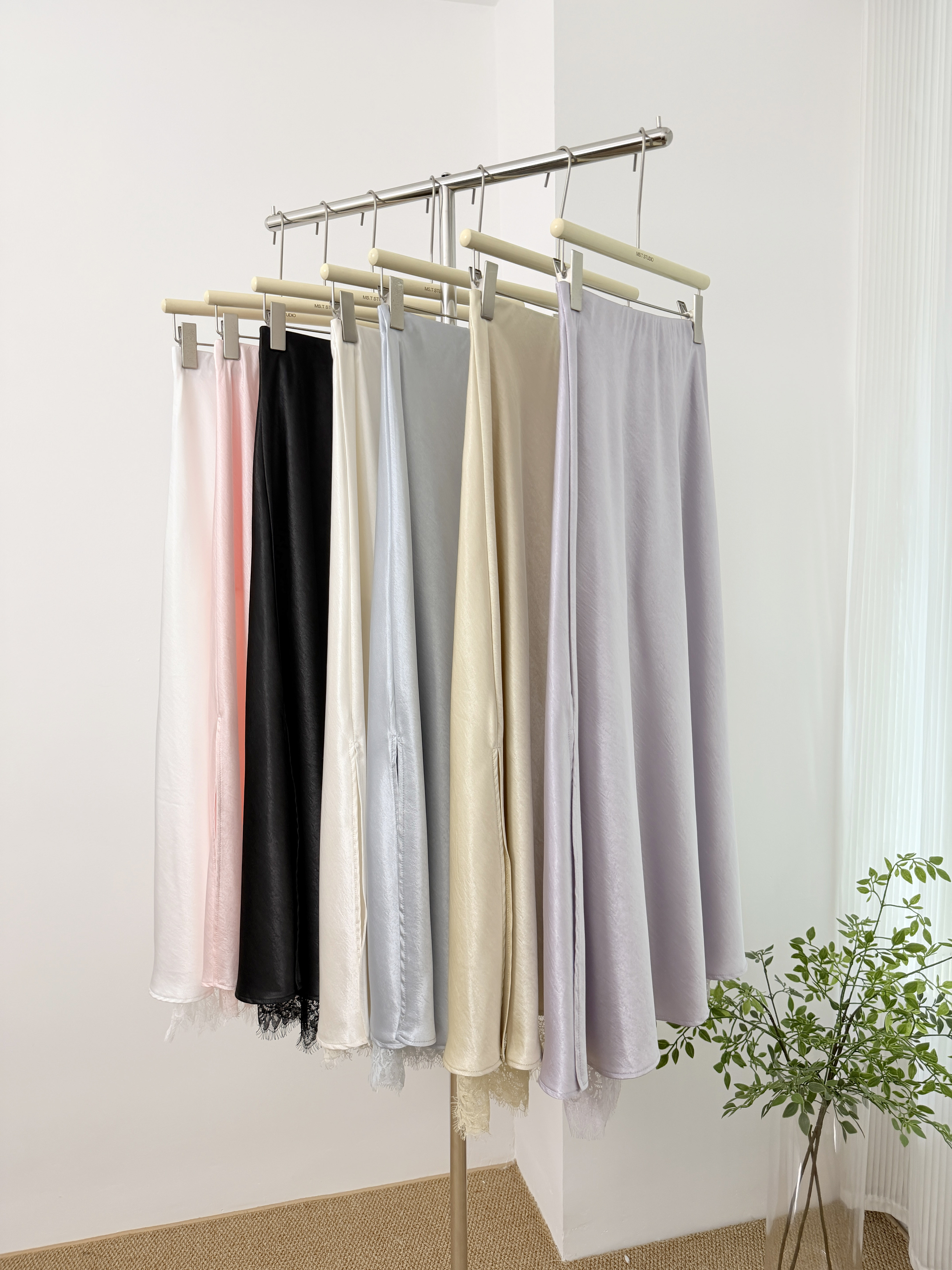 실사 프랑스식 레이스 새틴 아세트산 반신 스커트 여성 2026 봄 여름 품격 실크 미끄러짐 도루 센스 측면 트임 인어 꼬리 스커트