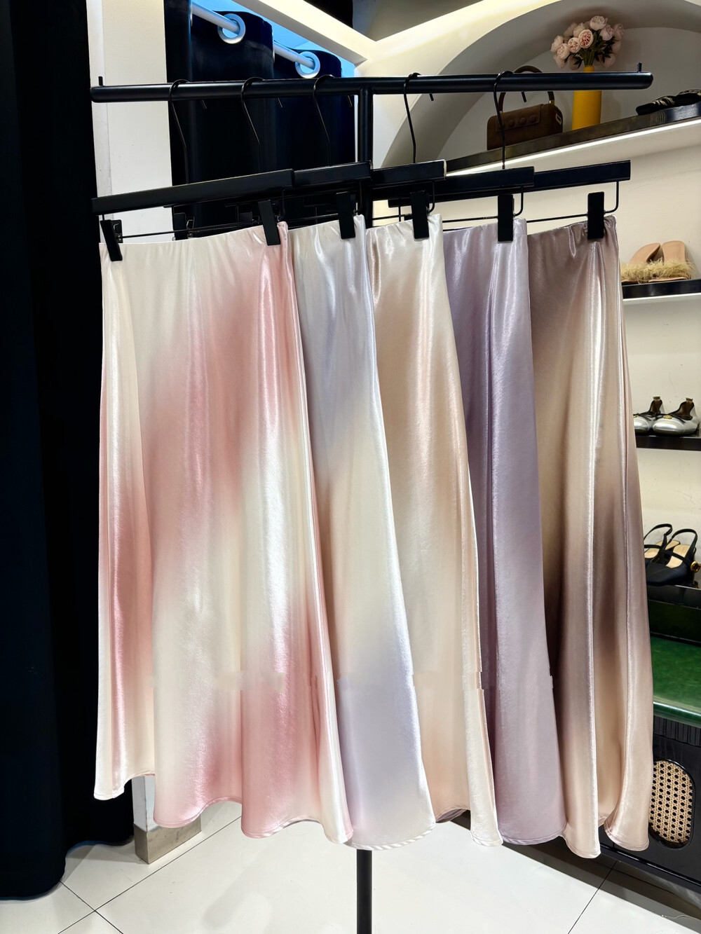 여름 켜기 새로운 우아함 품격 새틴 점차적으로 숱이 플래시 광택 허리밴드 한 마디 반신 스커트