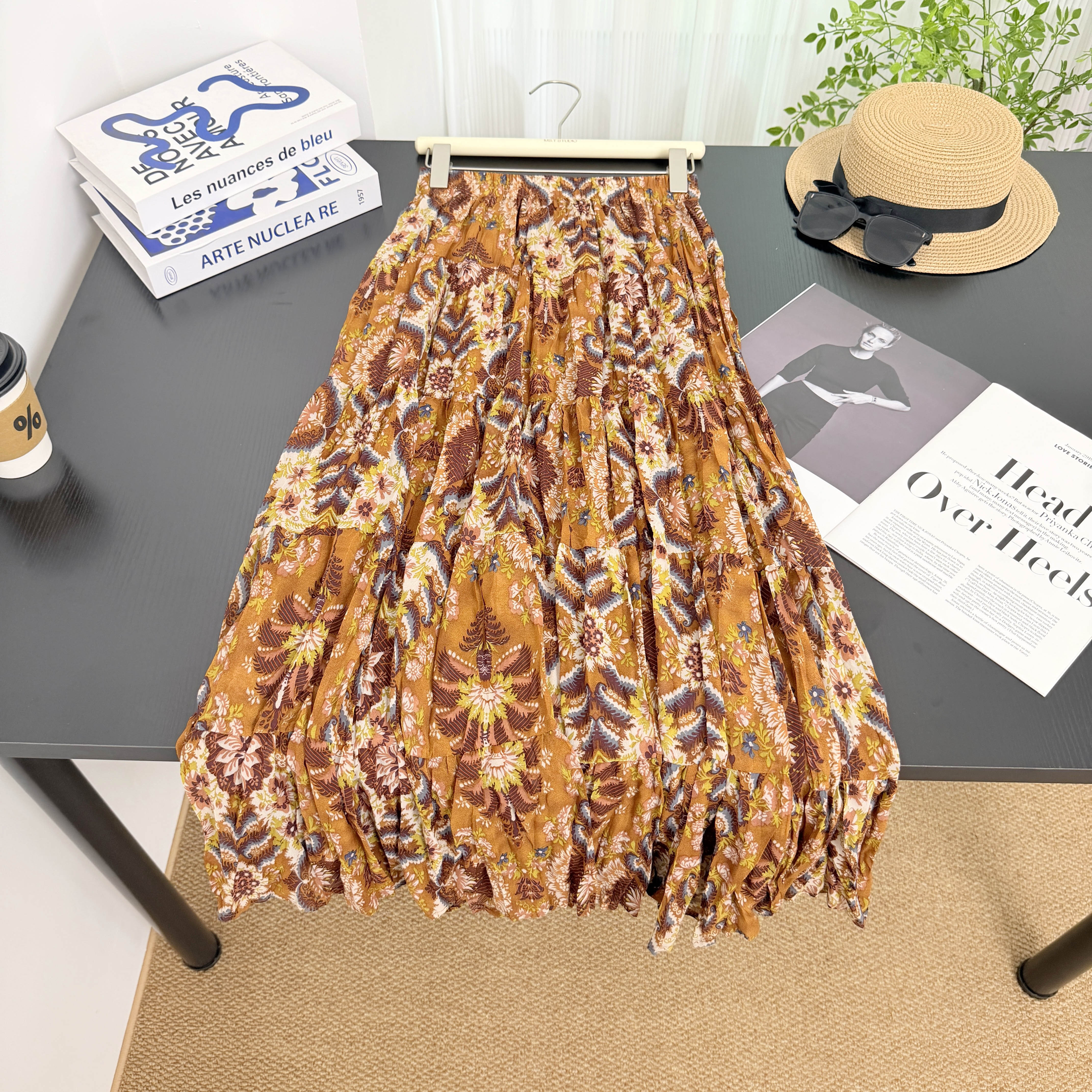 여름 새로운 큰 진자 반신 롱 스커트 여성 2025 새로운 표지 십자가 패치워크 한 마디 케이크 쉬폰 꽃무늬 반신 스커트