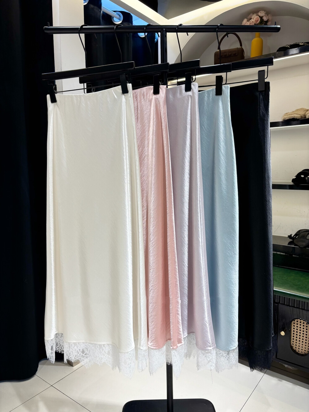 레이스 조각 아세트산 새틴 반신 스커트 여성 2026 새로운 봄 여름 섹션 하이웨이스트 측면 트임 스트레이트 타이트 스커트 롱 스커트