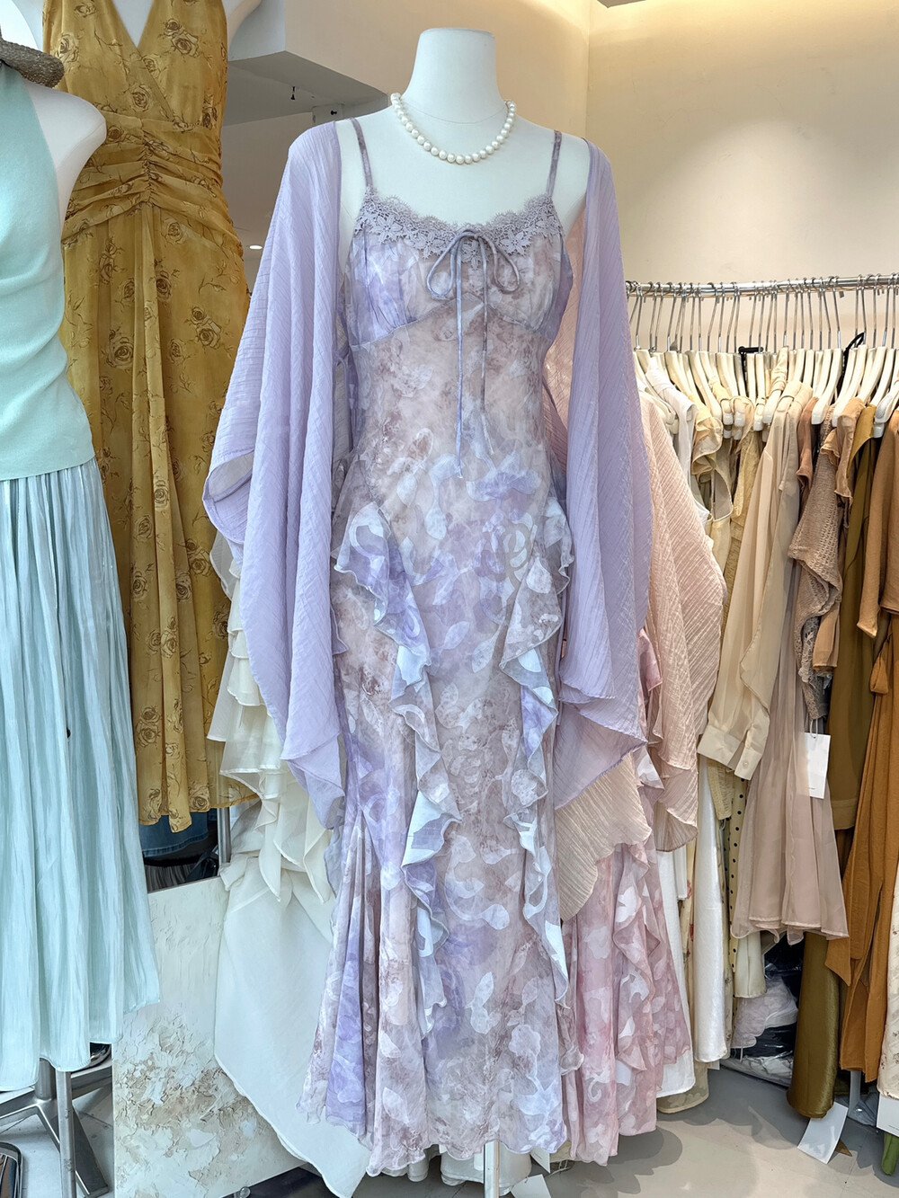 수영하다 사슴 사슴 프랑스식 자수 패치워크 헤일로 염색 혼합 색상 꽃무늬 슬립 여성 드레스 보라색 한 단어 오프숄더 길다 치마