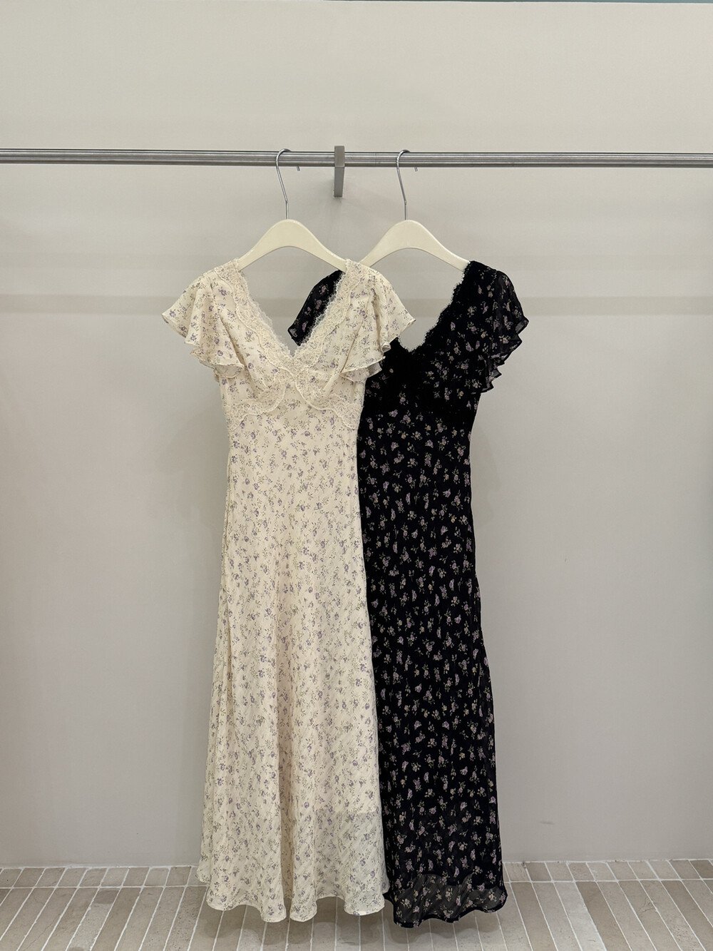 2026 여름 새로운 한국 스타일 꽃무늬 여성 드레스 여름 레이스 레이스 패치워크 프린트 허리 수축 슬림해 보이는 중간 길이 스커트