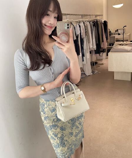 파란색 쇼트 스타일 V넥 니트 반팔 티셔츠 여성 여름 휴가 세트 자카드 레이스 타이트 스커트 반신 스커트 투피스 세트