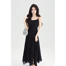 批发实拍黑色吊带<b class='q'>连衣裙</b>女夏设计感气质长款收腰显瘦百褶鱼尾纱裙