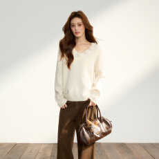 批发实拍 温柔风<b class='q'>立体</b><b class='q'>花朵</b>白色毛衣女秋冬新款软糯显瘦针织衫<b class='q'>上衣</b>