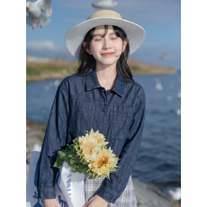 批发实拍单宁蓝色翻领排扣<b class='q'>牛仔</b><b class='q'>衬衫</b><b class='q'>女</b>春新款宽松显瘦短款外搭开衫上衣