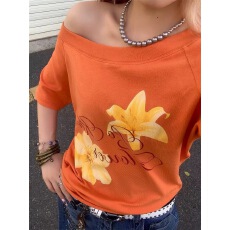 批发辣妹<b class='q'>花朵</b>字母斜肩短袖T恤女夏季设计感小众露肩宽松慵懒上衣