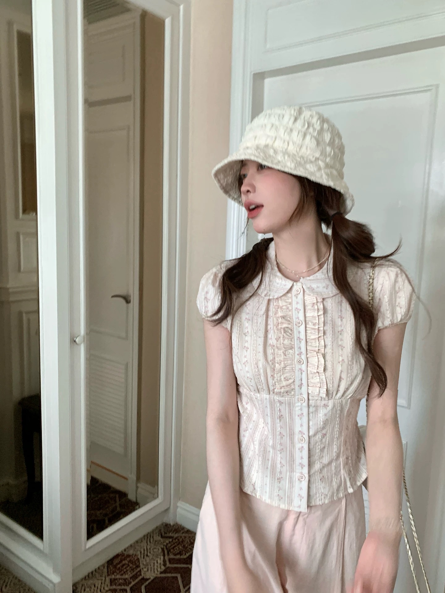 프릴 작은 꽃무늬 반팔 여성 셔츠 베이비 칼라 맨위 여름 착용 가져 가라.