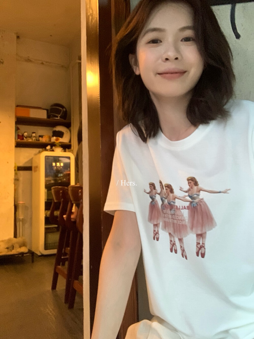 미니멀리즘 일상 캐주얼 소녀 춤추기 반팔 티셔츠