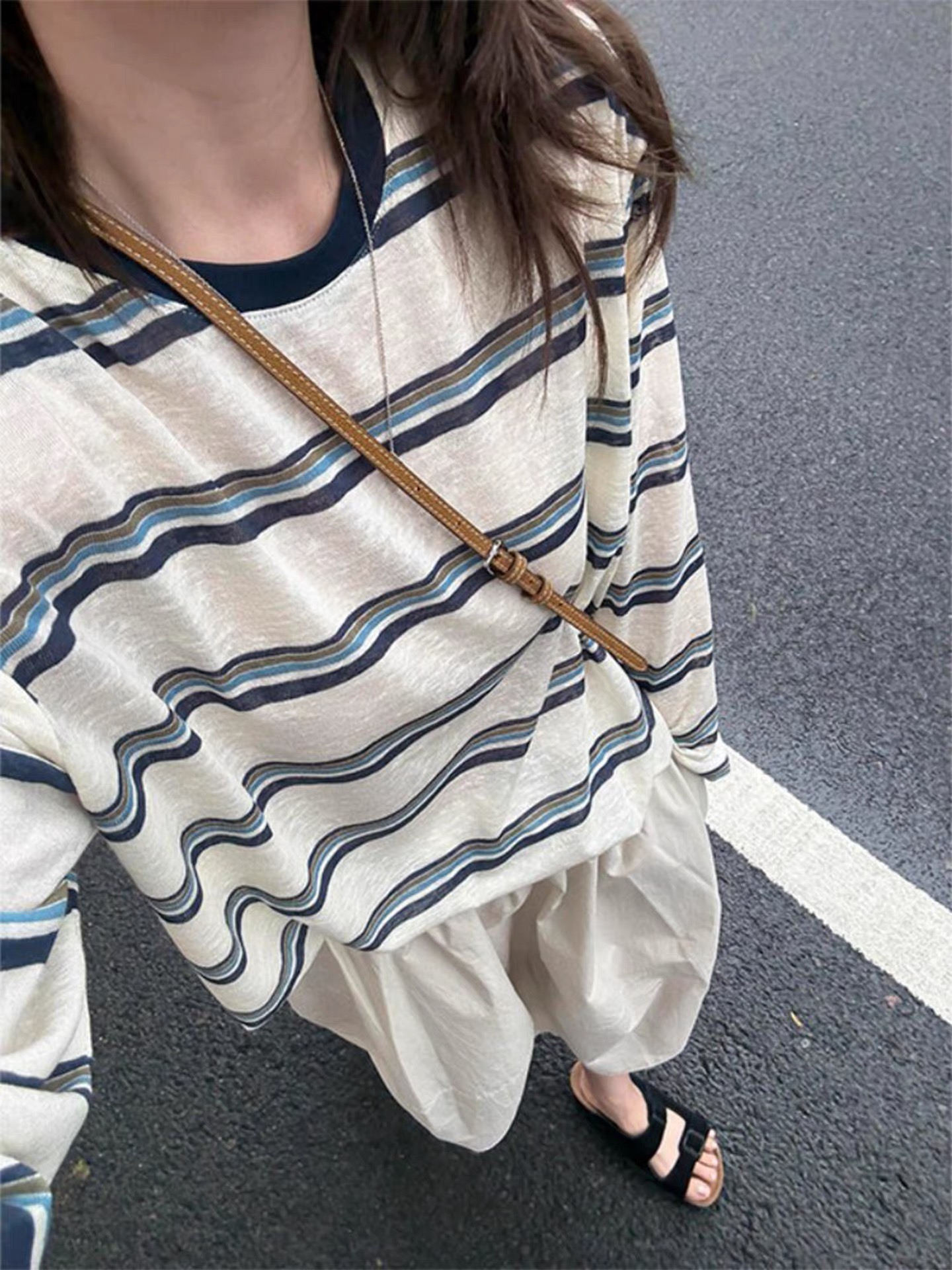 아메리칸 느긋한 바람 배색 스트라이프 라운드 넥 긴팔 티셔츠 여성 여름 느슨함 센스 자외선 차단 블라우스 캐주얼 맨위 얇은