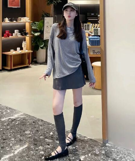 프랑스식 느긋한 바람 회색 블라우스 티셔츠 여성 2026 년 여름 자외선 차단 루즈핏 디자인 센스 연령 감소 패션 맨위