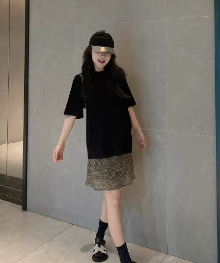 미니멀리즘 고급 센스 검정색 여름 새로운 티셔츠 여성 루즈핏 다용도 느긋한 바람 맨위 트렌디