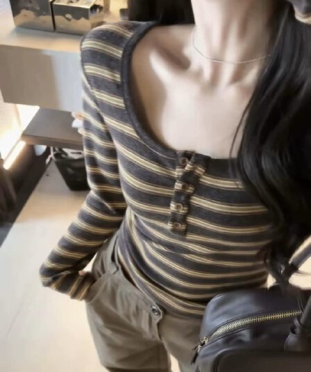 한 부서 단추 스트라이프 긍정적 인 어깨 u 칼라 긴팔 티셔츠 여성 이른 가을 몸매 가꾸기 슬림해 보이는 기본 셔츠 인사이드 잡아라. 의류