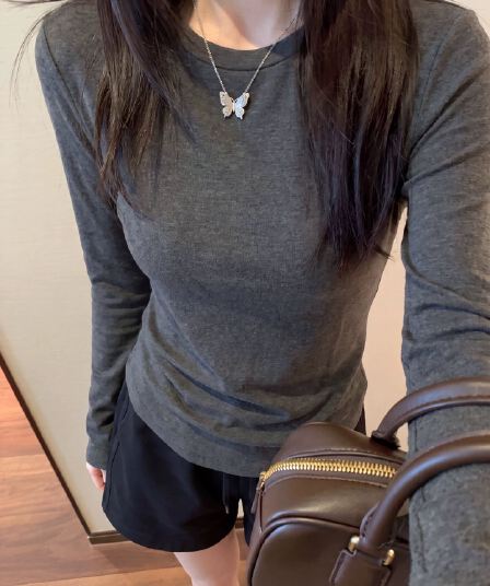 한 부서 긍정적 인 어깨 라운드 넥 회색 긴팔 티셔츠 여성 봄 가을 2026 새로운 몸매 가꾸기 슬림해 보이는 기본 셔츠 인사이드 잡아라. 의류