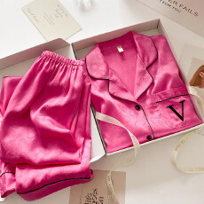 批发秋季新款轻奢家居服女提花蝴蝶结冰丝时尚宽松高级感<b class='q'>丝绸</b><b class='q'>睡衣</b>套装