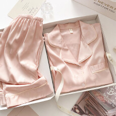 批发秋季新款轻奢家居服女提花蝴蝶冰雪丝时尚宽松高级感<b class='q'>丝绸</b><b class='q'>睡衣</b>套装