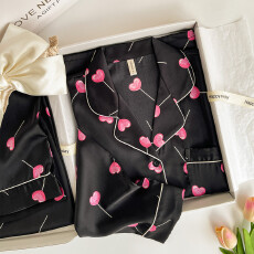 批发秋季新款轻奢家居服女冰雪丝时尚爱心开扣宽松高级感<b class='q'>丝绸</b><b class='q'>睡衣</b>套装