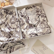 批发秋季新款轻奢家居服女冰雪丝时尚水墨开扣宽松高级感<b class='q'>丝绸</b><b class='q'>睡衣</b>套装