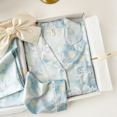 批发秋季新款轻奢家居服女冰雪丝时尚甜美开扣宽松高级感<b class='q'>丝绸</b><b class='q'>睡衣</b>套装