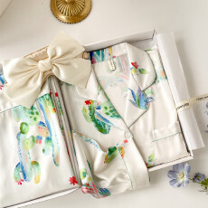 批发秋季新款轻奢家居服女冰雪丝时尚长袖开扣宽松高级感<b class='q'>丝绸</b><b class='q'>睡衣</b>套装