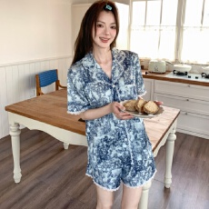 批发夏季女网红风甜美短袖冰雪丝翻领2026年新款高级感家居服<b class='q'>睡衣</b>套装