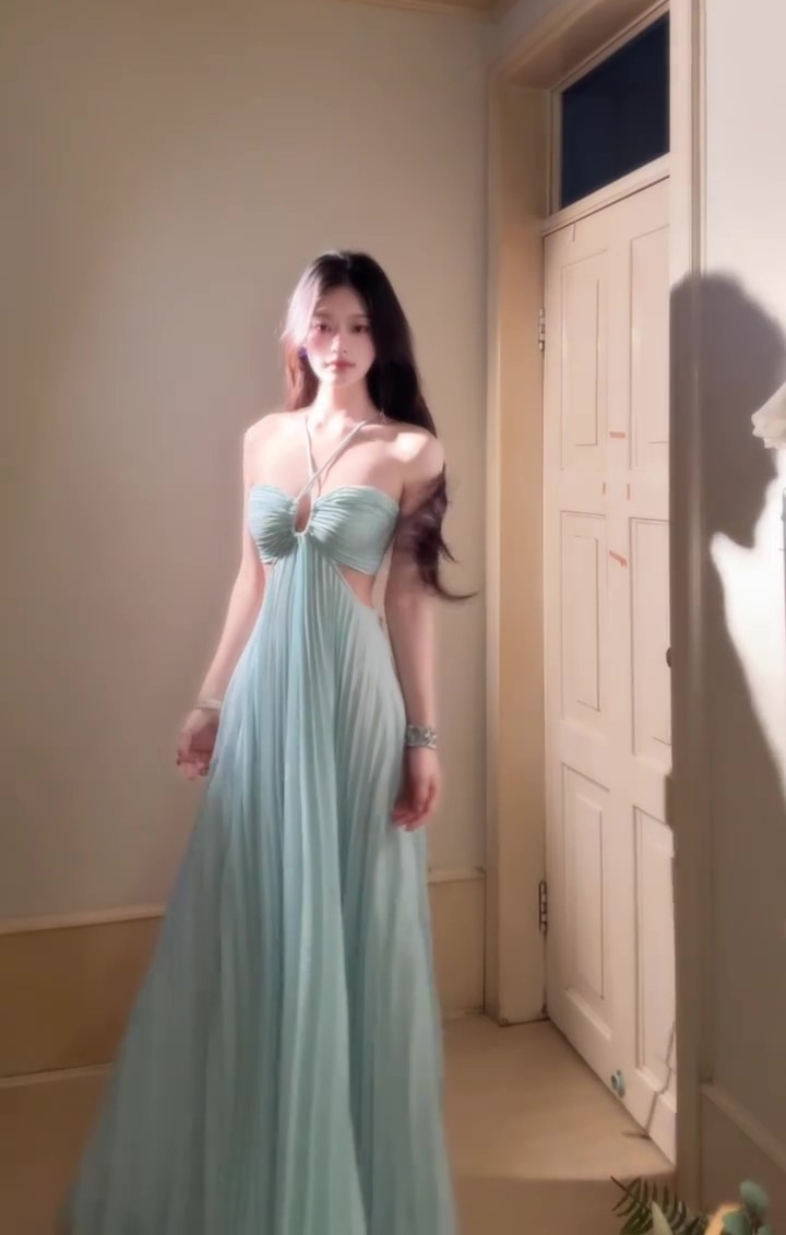 파란색 백리스 스트랩 슬립 여성 드레스 여름 해변가 휴가 고급 센스 품격 허리 수축 대 스윙 길이 치마